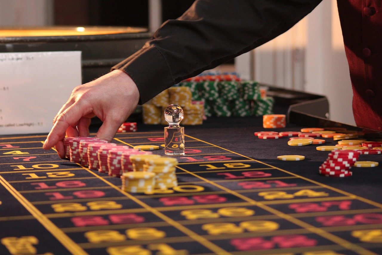 Antarmuka Lightning Baccarat andalas188 di perangkat iOS dan Android dengan chat dealer langsung